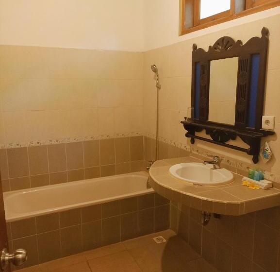 חדר סופריור, Kusnadi