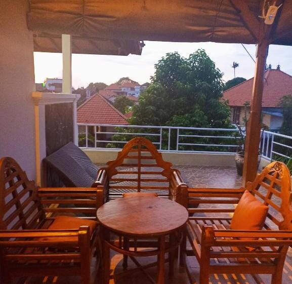 נוף לבריכה, Kusnadi