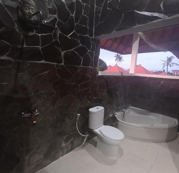 נוף לבריכה, Kusnadi