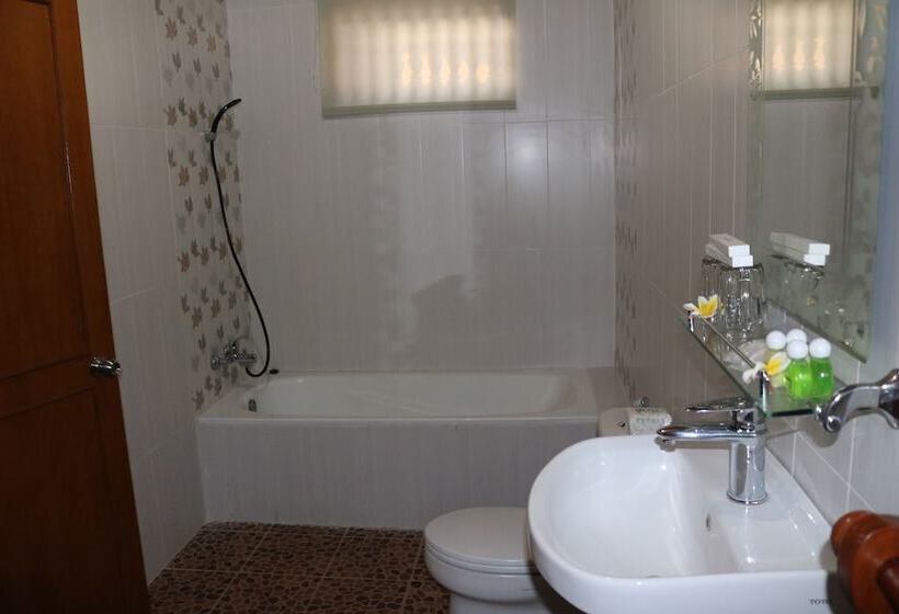 חדר משפחתי, Kusnadi