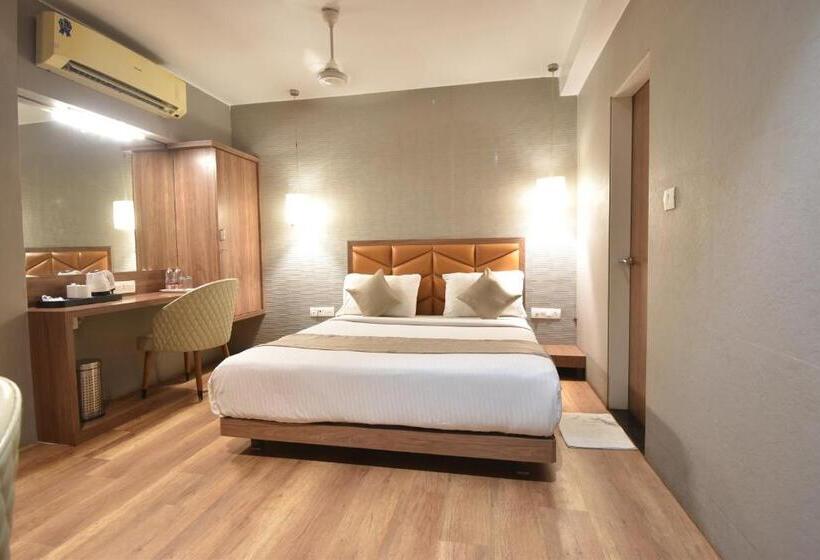 Номер Deluxe Кровать Кинг, The Aarya A Smart Business