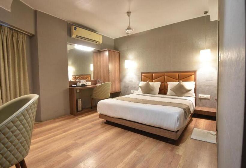 Номер Deluxe Кровать Кинг, The Aarya A Smart Business