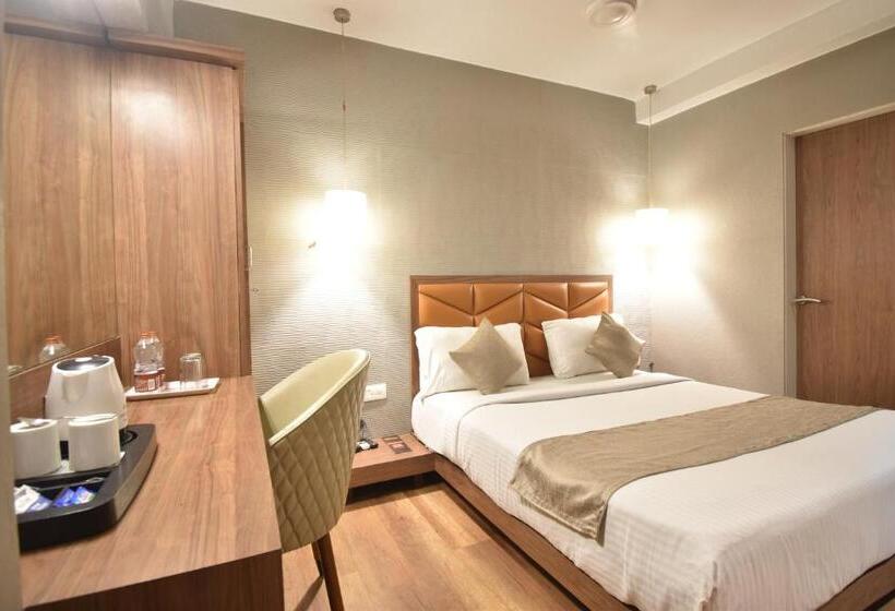 Номер Deluxe Кровать Кинг, The Aarya A Smart Business