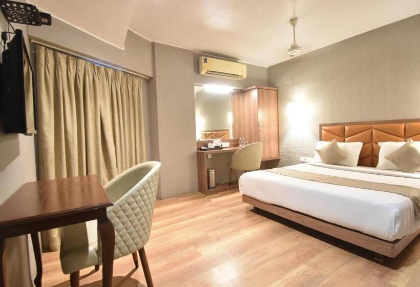 Номер Deluxe Кровать Кинг, The Aarya A Smart Business