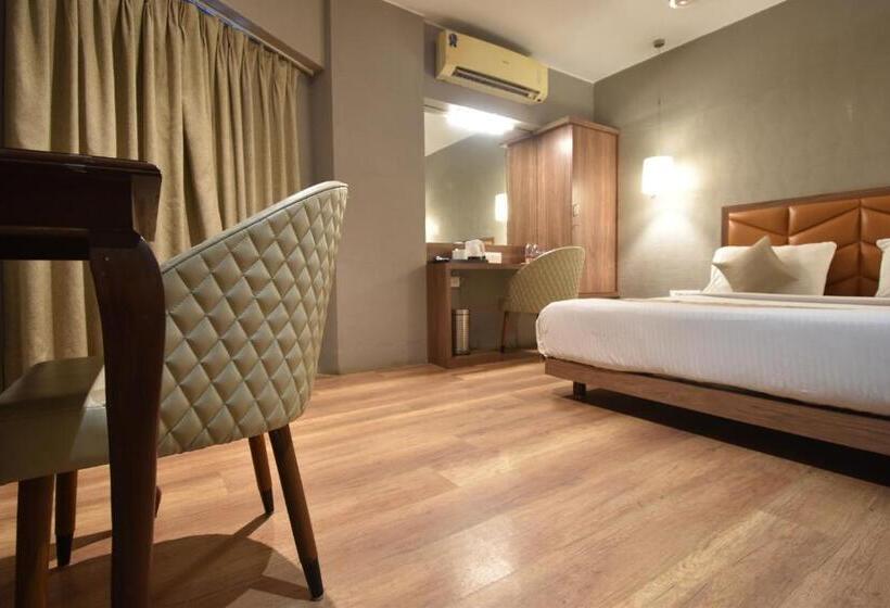 Номер Deluxe Кровать Кинг, The Aarya A Smart Business