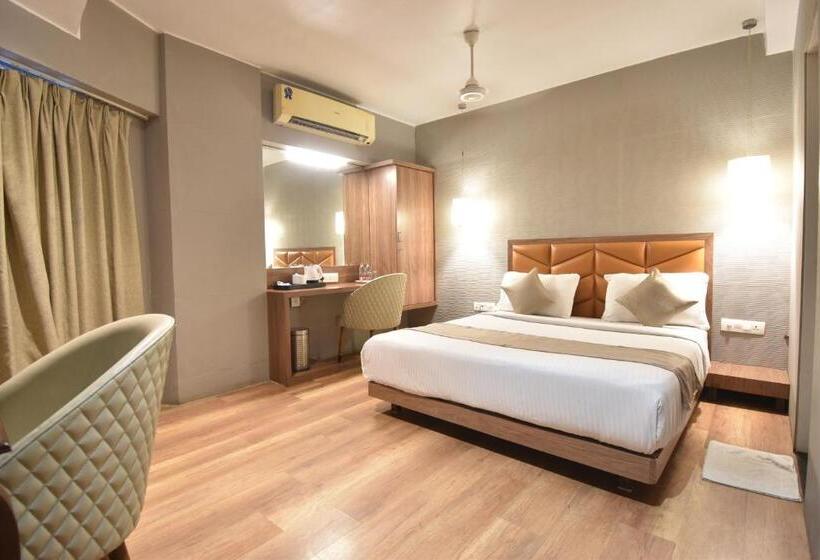 Номер Deluxe Кровать Кинг, The Aarya A Smart Business