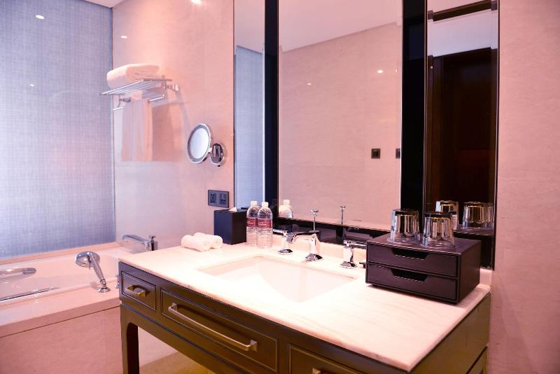 Club Room King Bed, Sheraton Shanghai Jiading