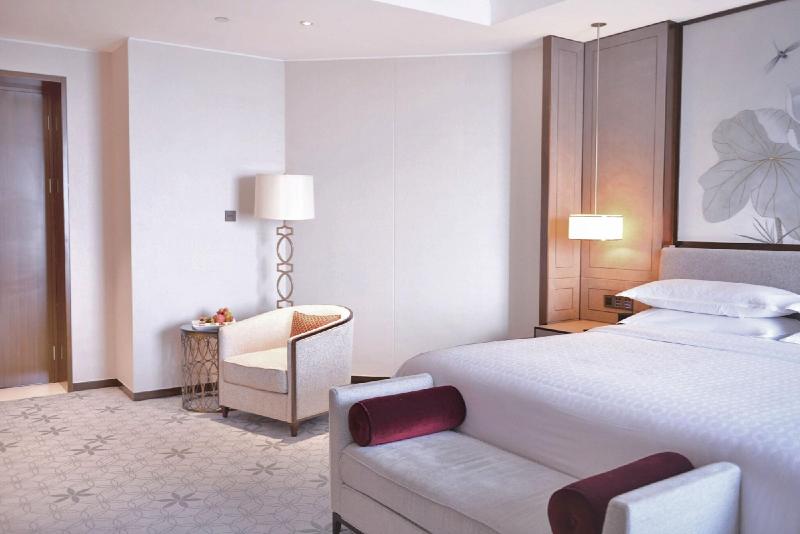 Club Room King Bed, Sheraton Shanghai Jiading