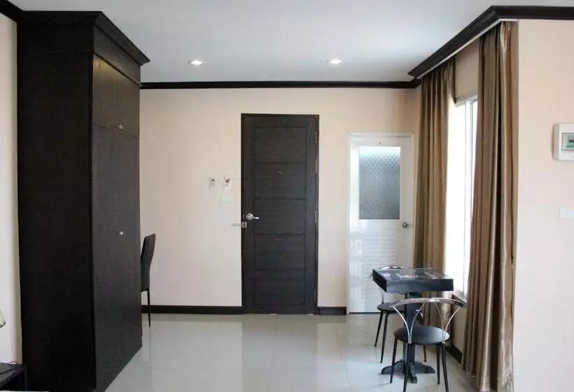 キングサイズベッドのスタンダードルーム, Triton Hotel Nakhonratchasima โรงแรมไททัน