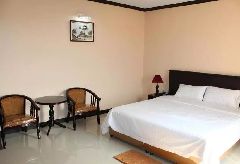 キングサイズベッドのスタンダードルーム, Triton Hotel Nakhonratchasima โรงแรมไททัน