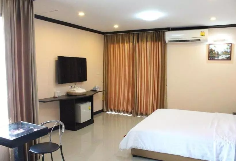 キングサイズベッドのスタンダードルーム, Triton Hotel Nakhonratchasima โรงแรมไททัน