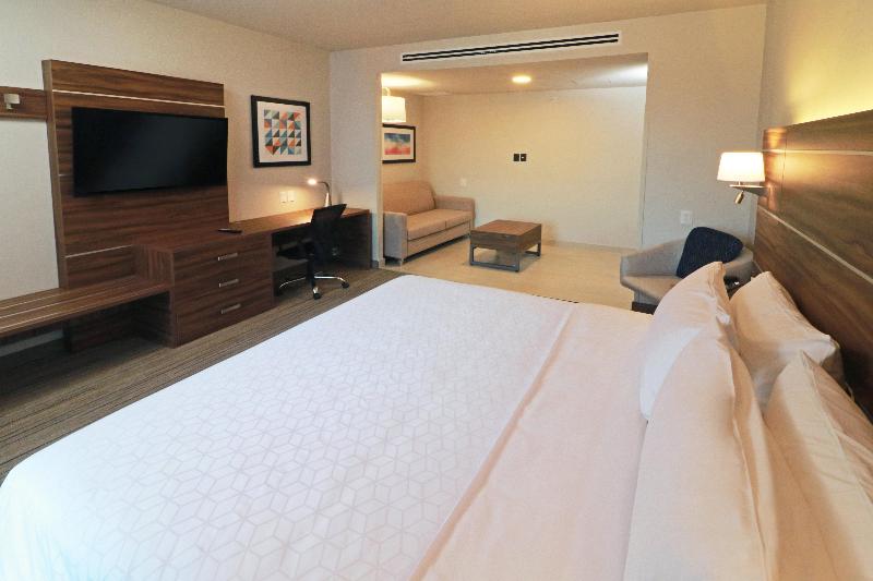キングサイズベッドのスイートルーム, Holiday Inn Express Monterrey Fundidora, An Ihg