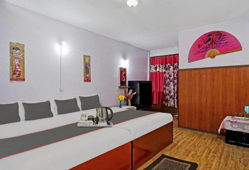 디럭스 트리플 룸, Capital O Hotel Tenchuk
