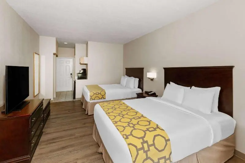 身障者適用キングサイズベッドルーム, Baymont By Wyndham Houston Brookhollow
