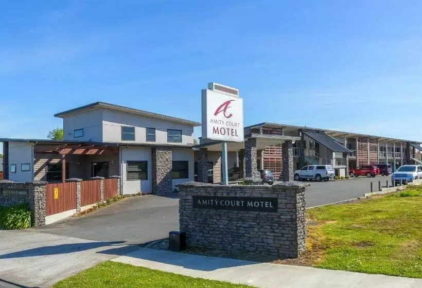 Standard-studio, Amity Court Motel