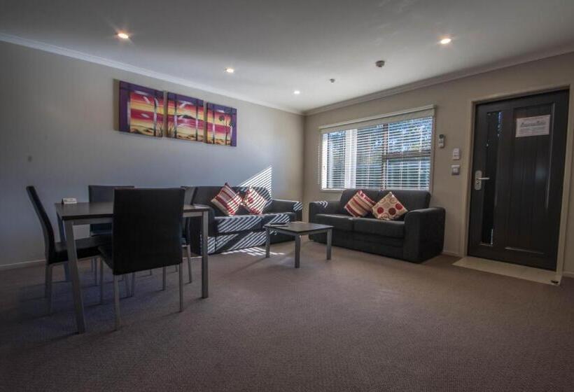 침실 2개 아파트, Amity Court Motel