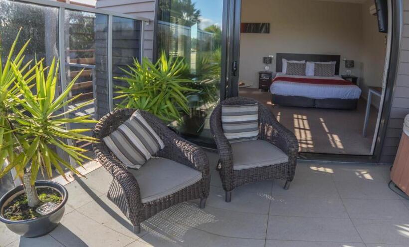 산 전망 스위트, Amity Court Motel