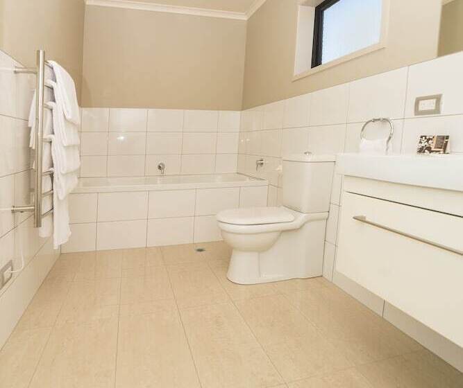 침실 2개 아파트, Amity Court Motel