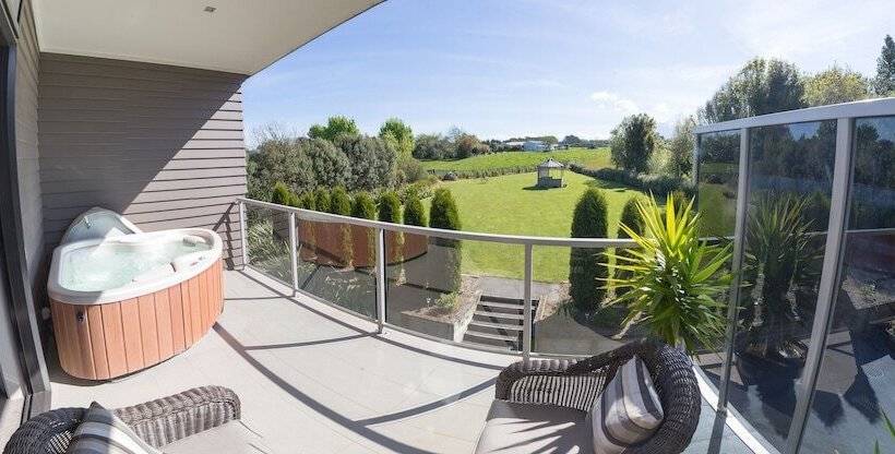 산 전망 스위트, Amity Court Motel