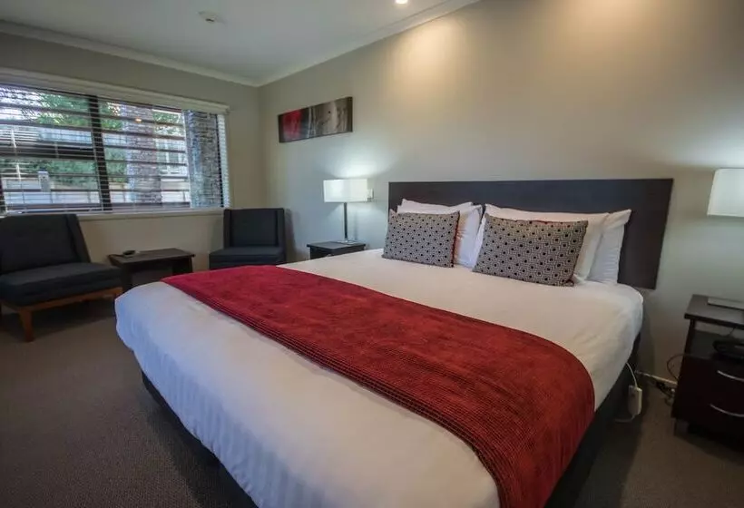Standard-studio, Amity Court Motel