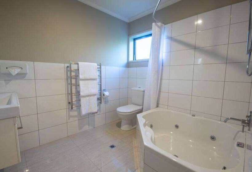 스탠다드 스튜디오, Amity Court Motel