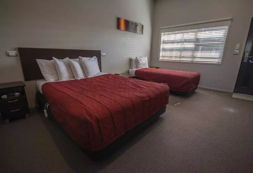 Standard-studio, Amity Court Motel