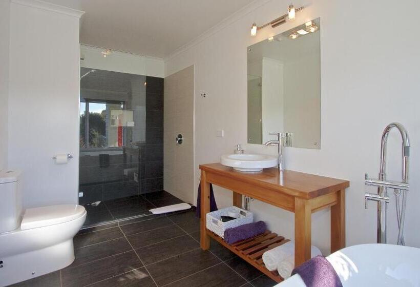 Superior suite mountain view, Tongariro Suites