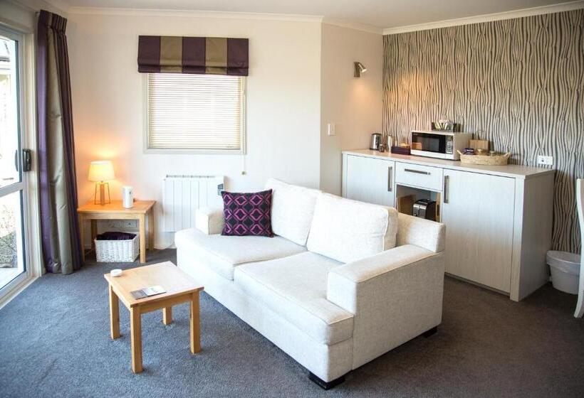 Superior suite mountain view, Tongariro Suites