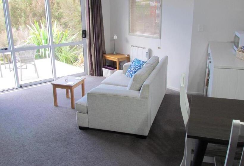 Superior suite mountain view, Tongariro Suites