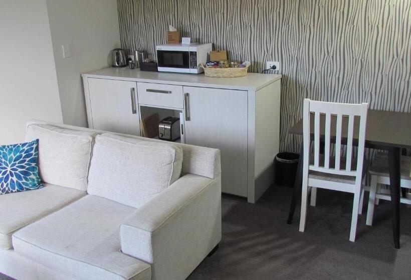 Superior suite mountain view, Tongariro Suites