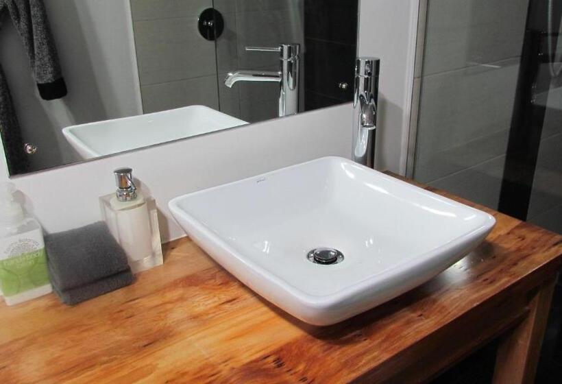 Superior suite mountain view, Tongariro Suites