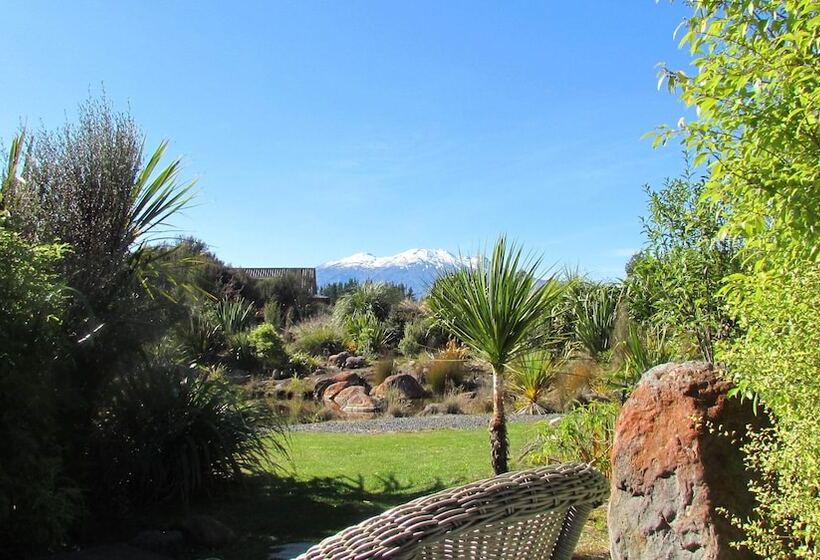 Superior suite mountain view, Tongariro Suites