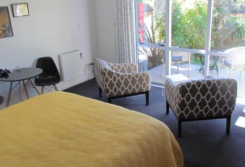 Superior suite mountain view, Tongariro Suites