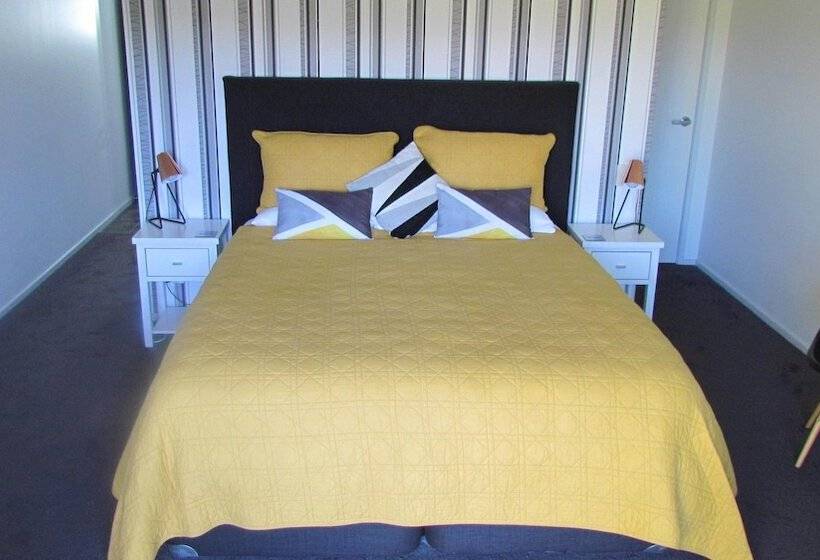 Superior suite mountain view, Tongariro Suites