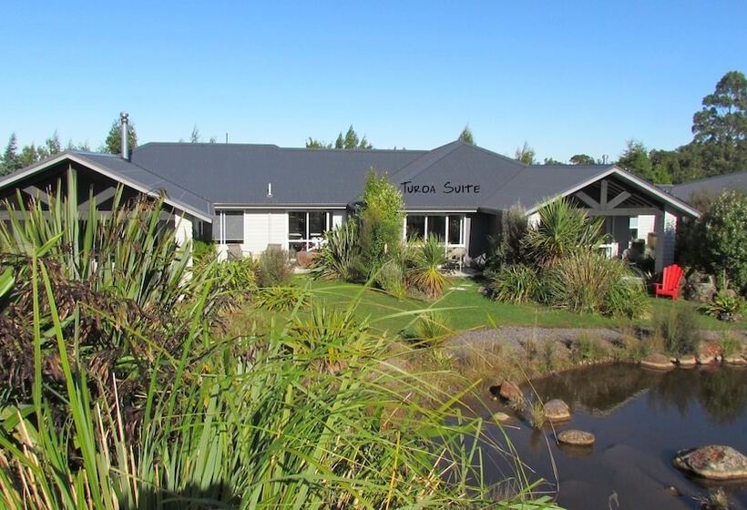 Superior suite mountain view, Tongariro Suites