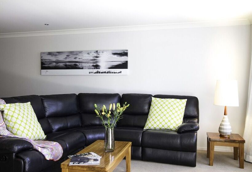 Апартаменты 2 Спальни, Belle Mer Beach Front Apartments