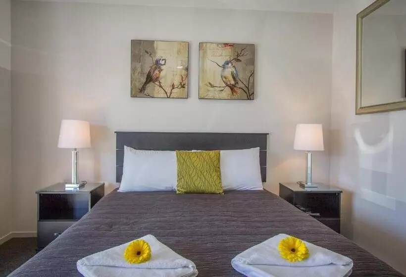 استودیوی استاندارد, Greyfriars Motel