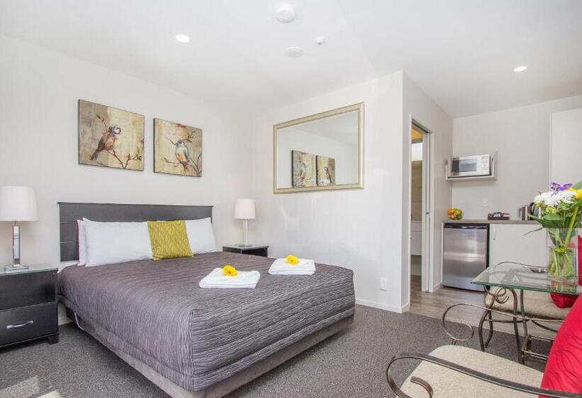 استودیوی استاندارد, Greyfriars Motel