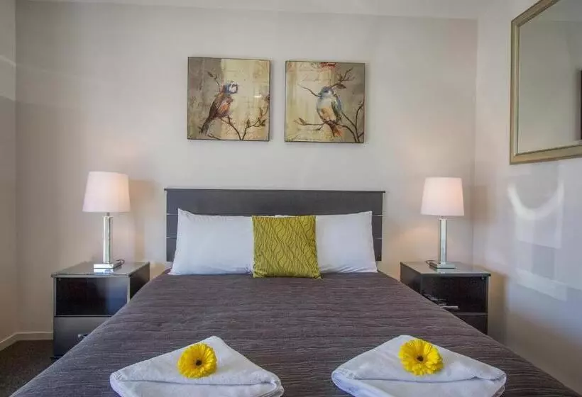 استودیوی استاندارد, Greyfriars Motel