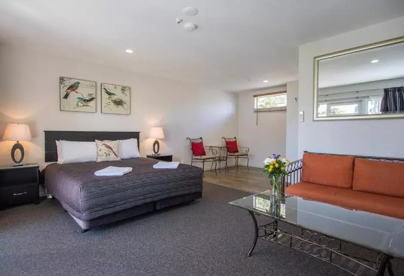 استودیو استاندارد با چشم‌انداز باغ, Greyfriars Motel