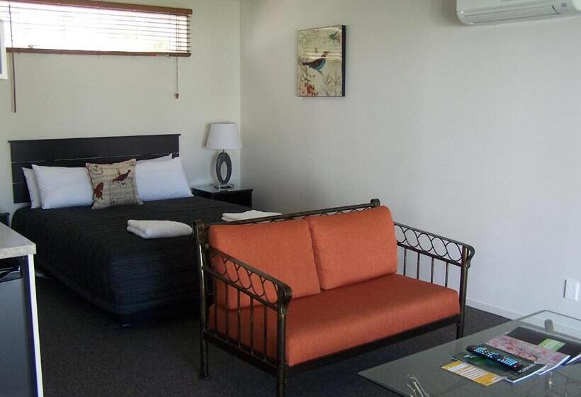 استودیو استاندارد با چشم‌انداز باغ, Greyfriars Motel