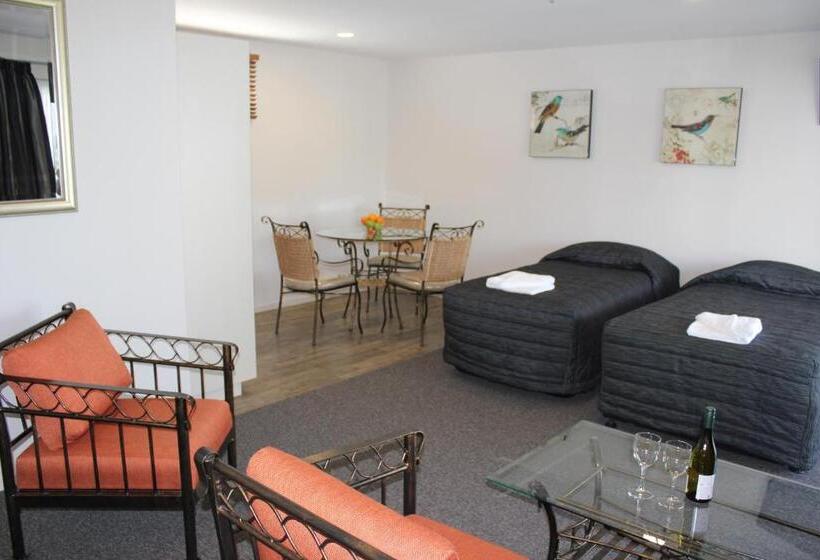 استودیوی استاندارد, Greyfriars Motel