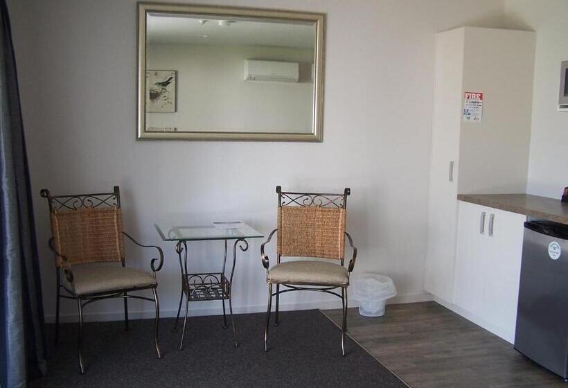 استودیوی استاندارد, Greyfriars Motel