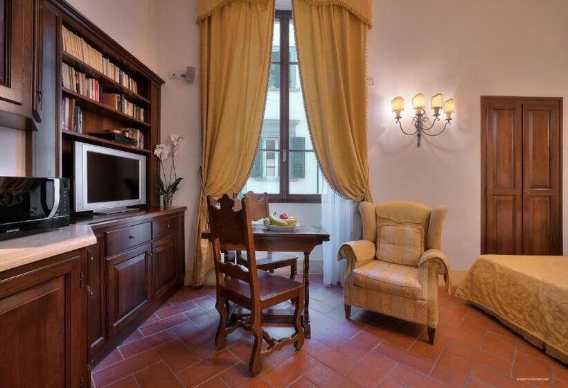 استودیوی استاندارد, First Of Florence