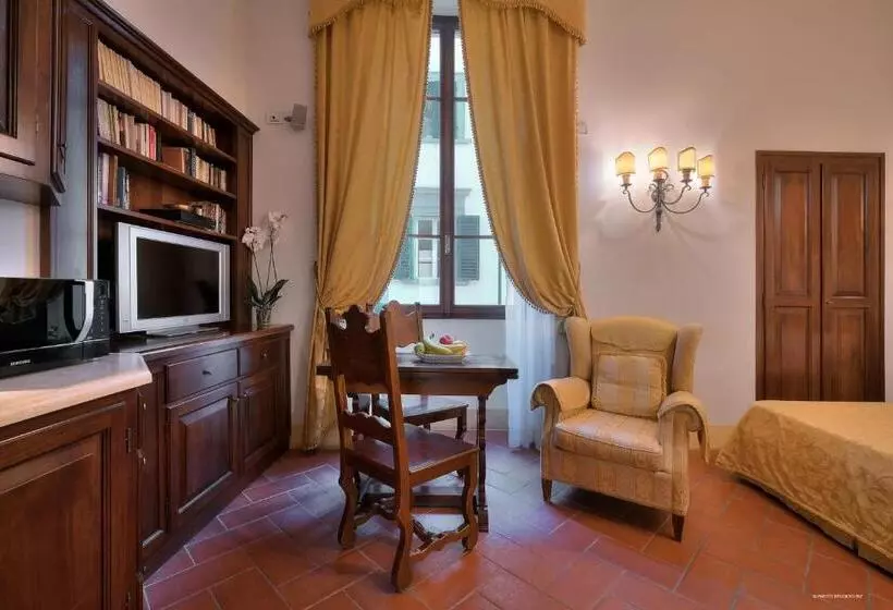 استودیوی استاندارد, First Of Florence