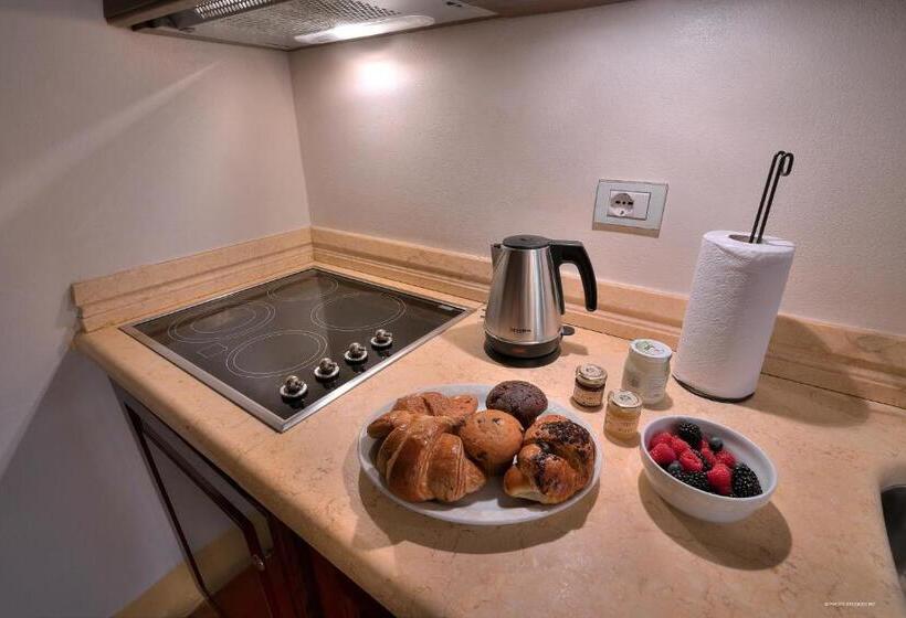 استودیوی استاندارد, First Of Florence