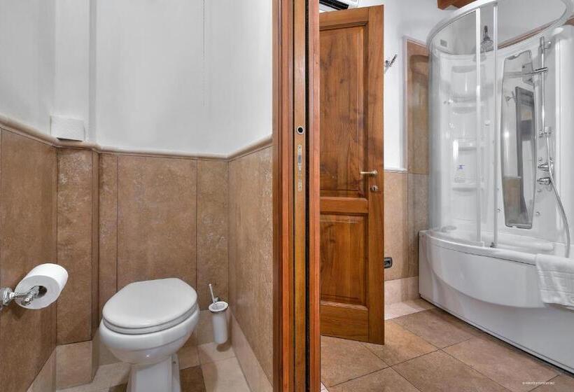 اتاق استاندارد, First Of Florence