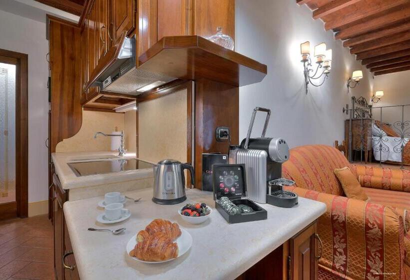 اتاق استاندارد, First Of Florence