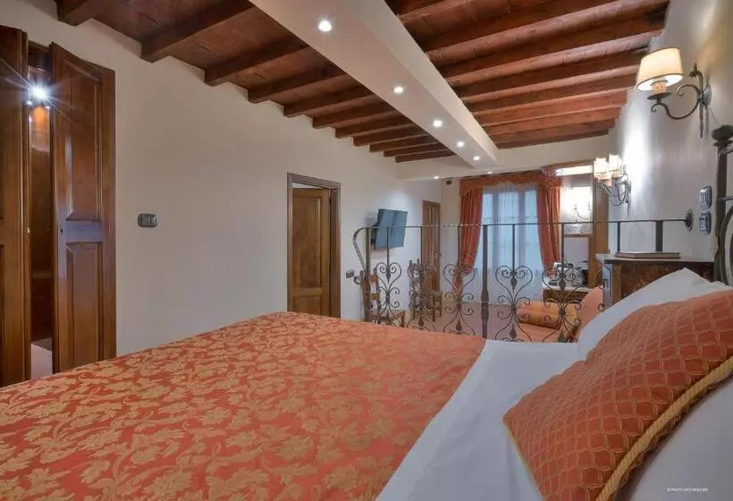 اتاق استاندارد, First Of Florence