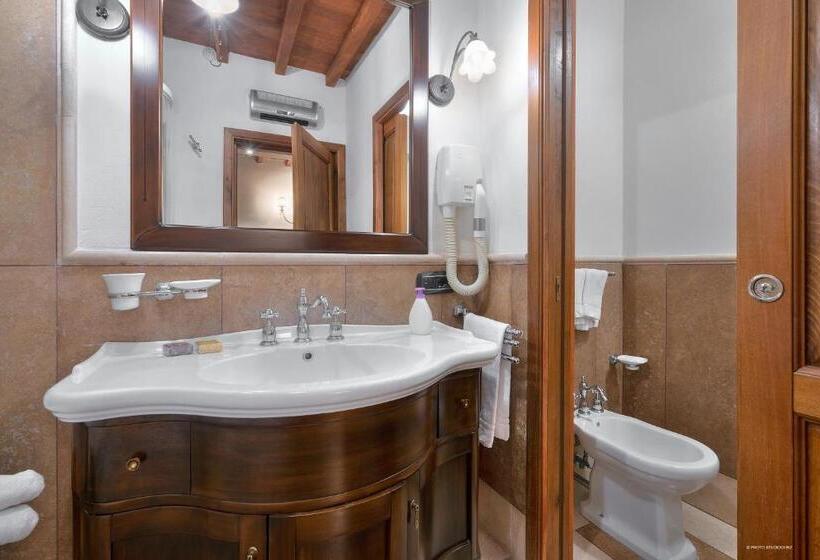 اتاق استاندارد, First Of Florence